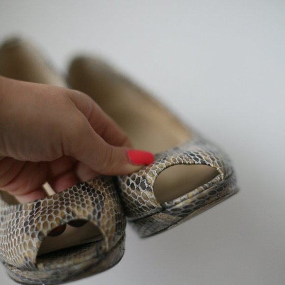 Stuart Weitzman tan snakeskin peep toe heels - Picture 3 of 5